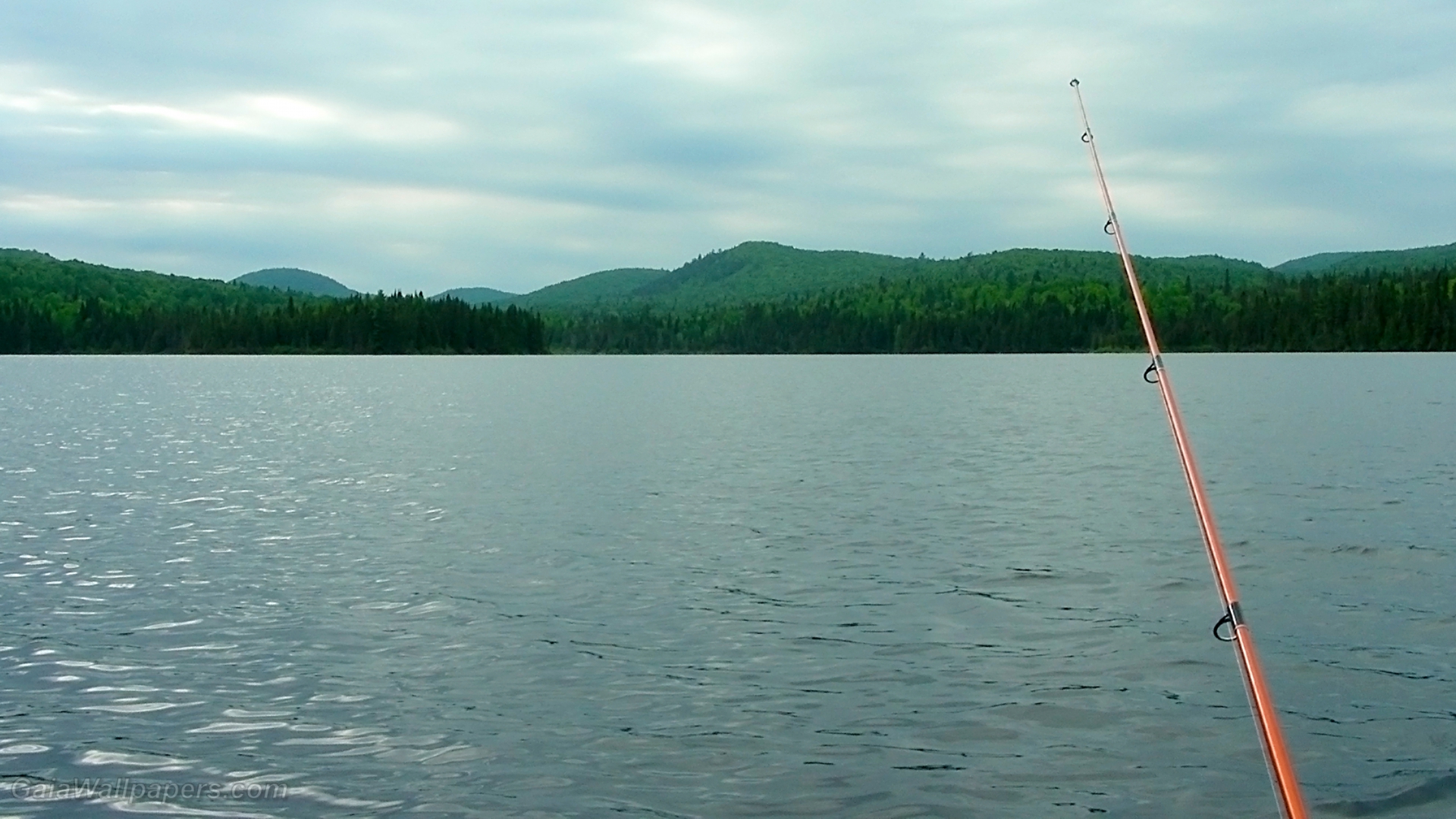 Jour de pêche nuageux au Parc national du Mont-Tremblant - Fonds d'écran gratuits