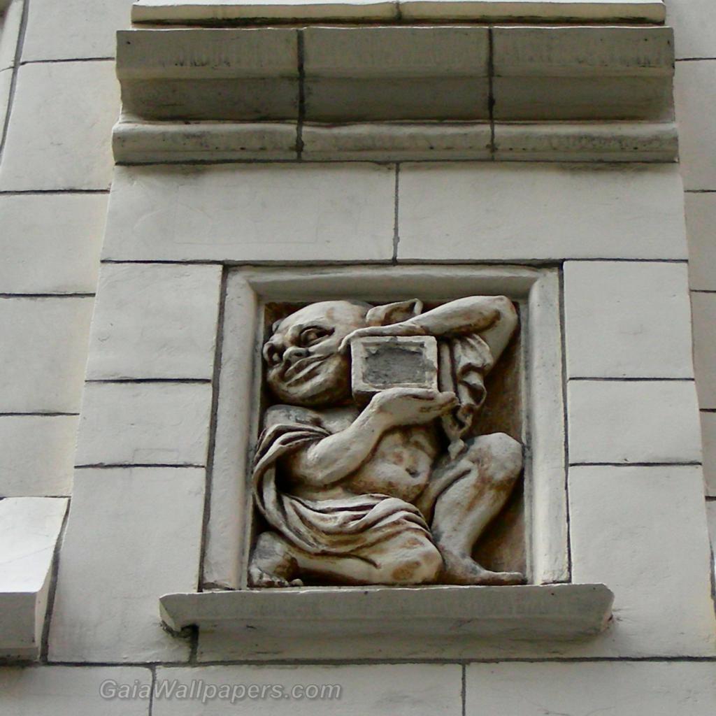 Statue dans le mur - Fonds d'écran gratuits