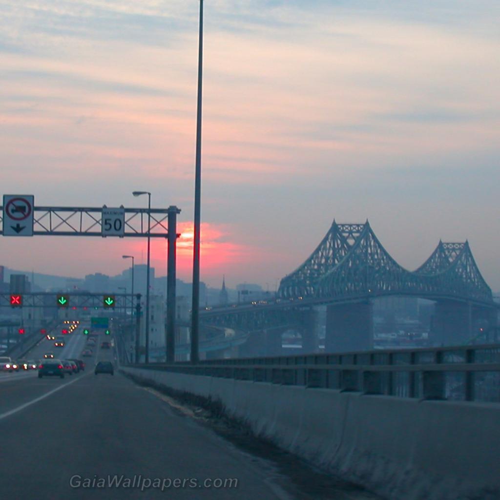 Conduite sur le Pont Jacques-Cartier au coucher du soleil - Fonds d'écran gratuits