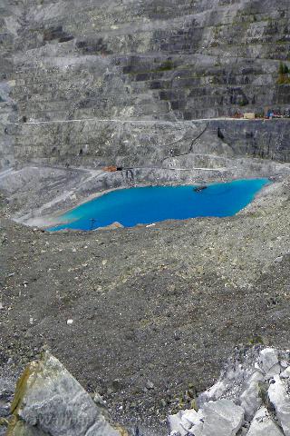 Blue lake at Jeffrey mine - Free desktop wallpapers