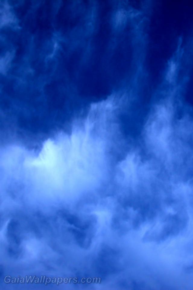 Hyper-blue sky - Free desktop wallpapers
