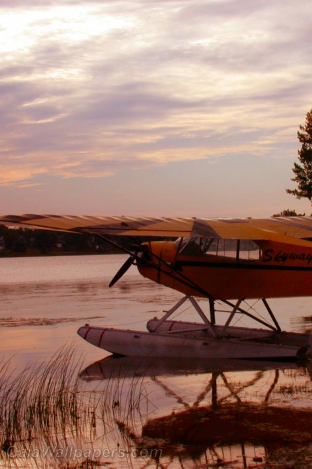 Parked seaplane at the end of the day - Free desktop wallpapers