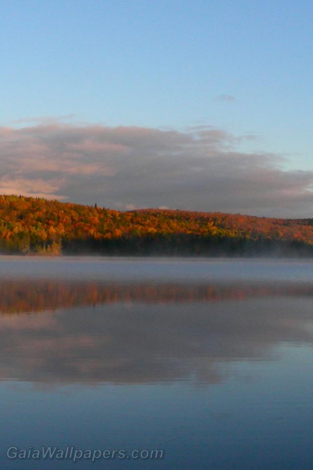 Autumn reflexion on the lake - Free desktop wallpapers