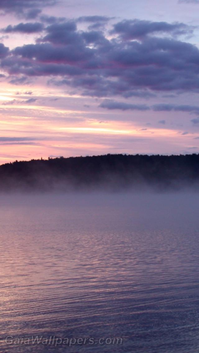 Lake Gagnon in the morning fog - Free desktop wallpapers