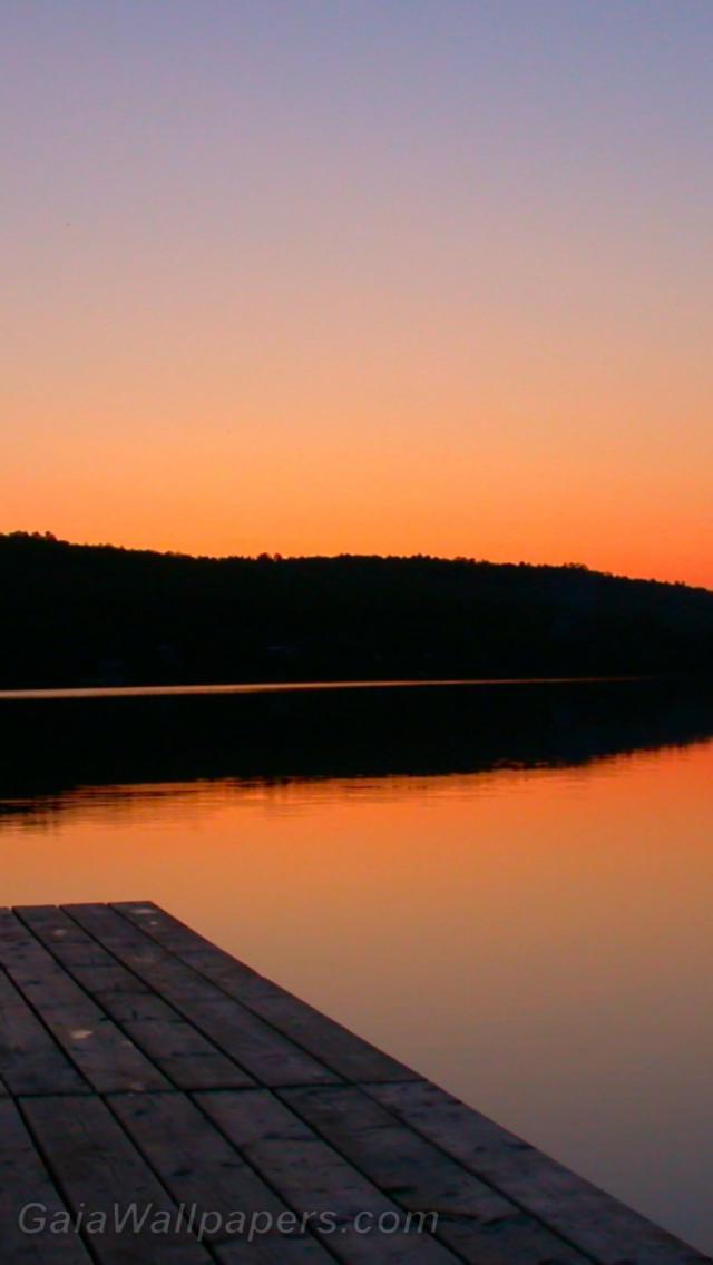 Lac calme après le coucher du soleil - Fonds d'écran gratuits