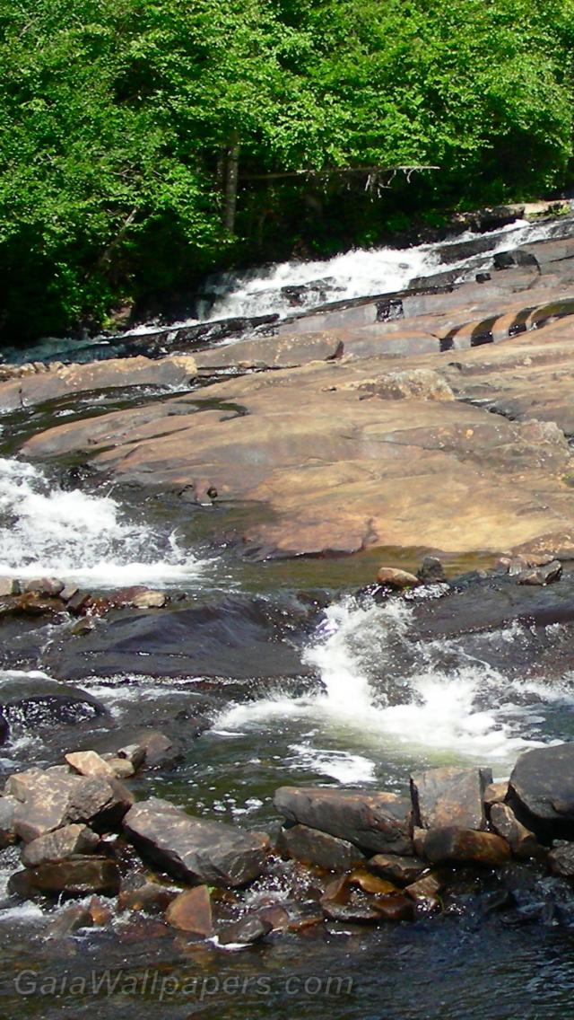 Cascades de ruisseau sur les rochers - Fonds d'écran gratuits