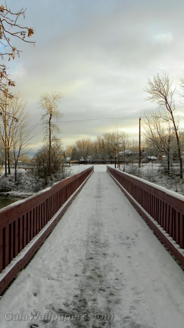 Winter bridge over the Rivière-du-Chêne - Free desktop wallpapers