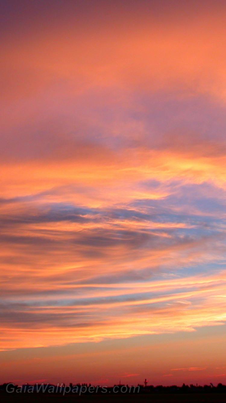 Cloudy sky fading softly into sunset - Free desktop wallpapers