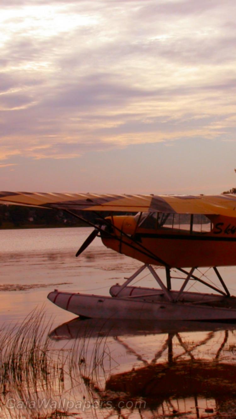 Parked seaplane at the end of the day - Free desktop wallpapers