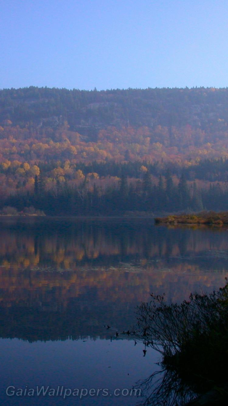 Mirror Lake in autumn - Free desktop wallpapers
