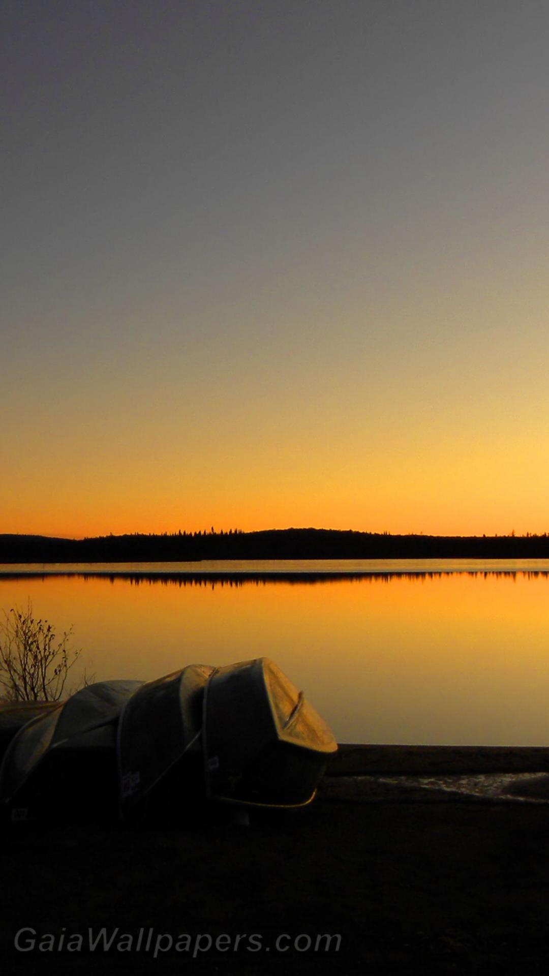 Coucher de soleil sur un lac calme - Fonds d'écran gratuits