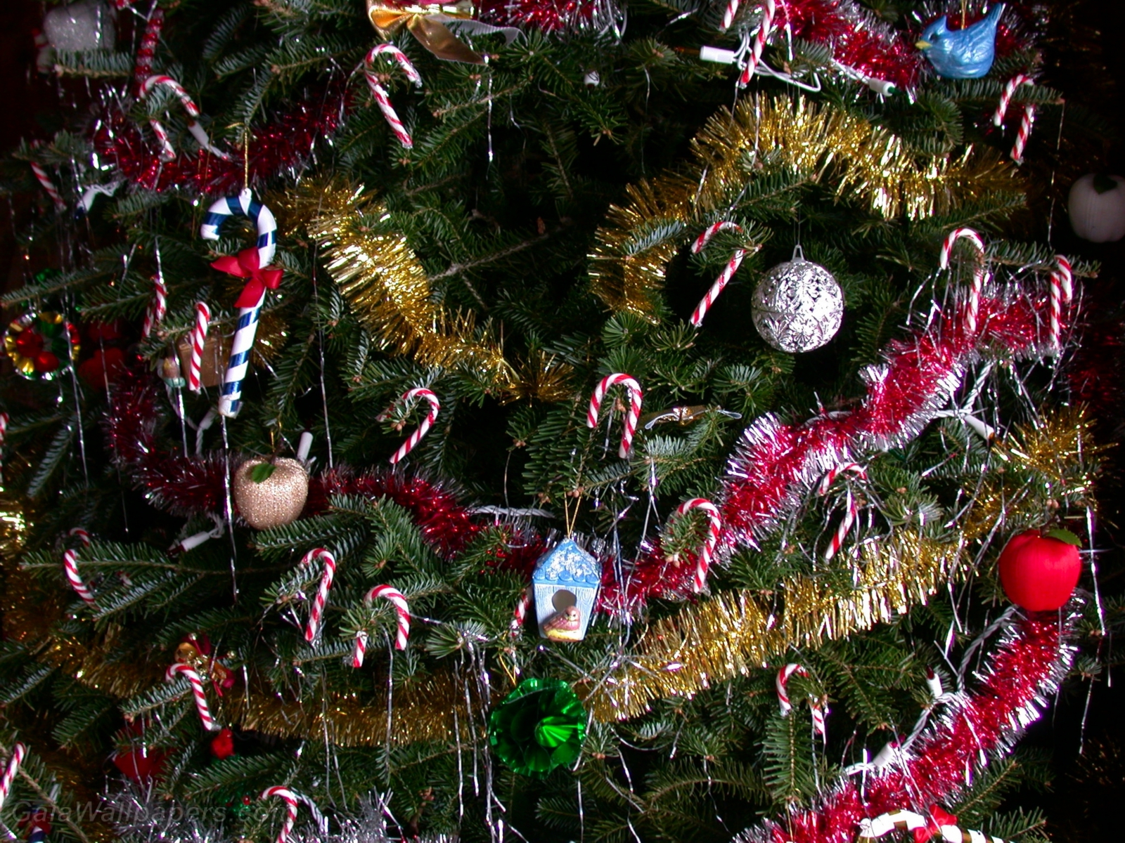 Christmas tree magically decorations - Free desktop wallpapers