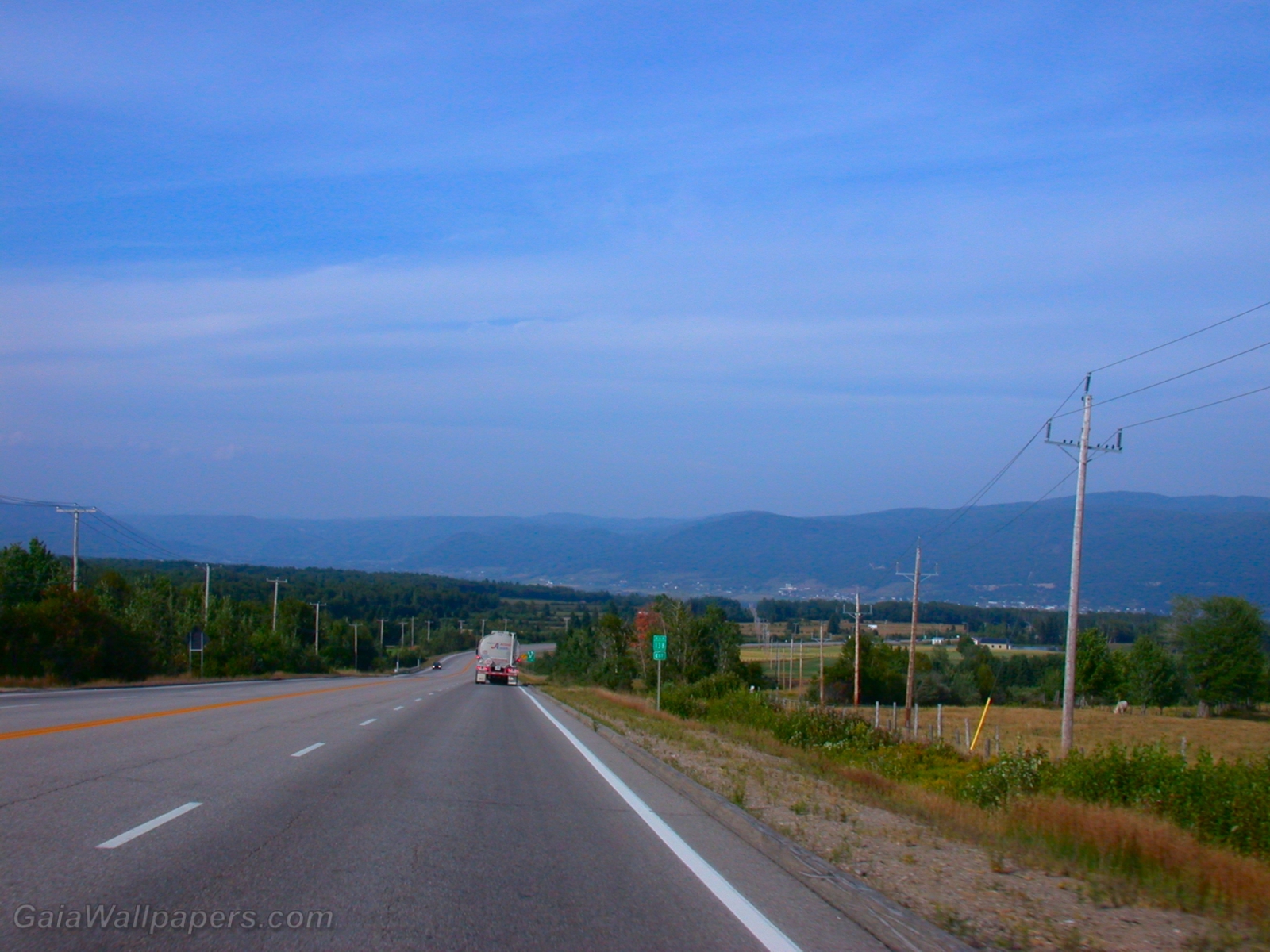 Driving on road 138 in Charlevoix - Free desktop wallpapers