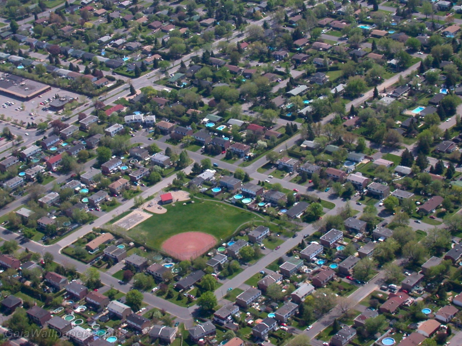 Aerial view of the suburbs of Montreal - Free desktop wallpapers