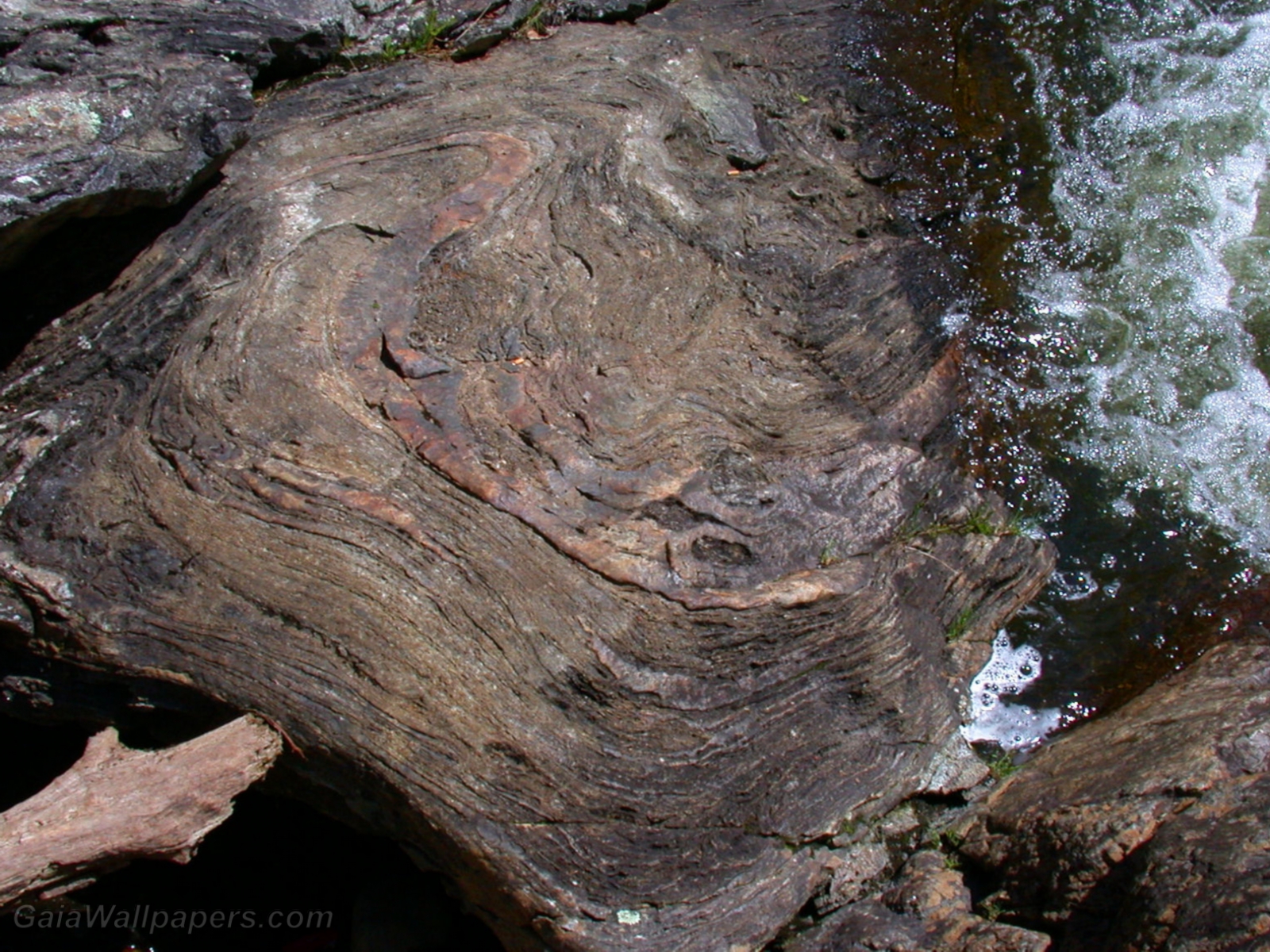 Traces d'une formation géologique dans une roche - Fonds d'écran gratuits