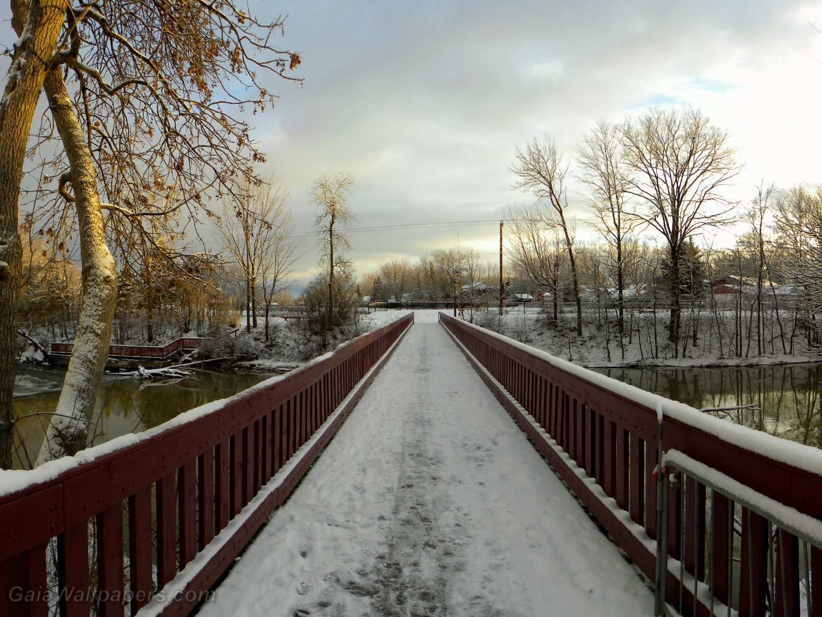 Pont d'hiver au-dessus de la Rivière-du-Chêne - Fonds d'écran gratuits