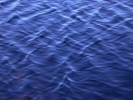 Vagues d'eau bleue irréel fonds d'écran gratuits